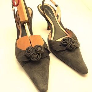 Albert Nipon grey suede slingback